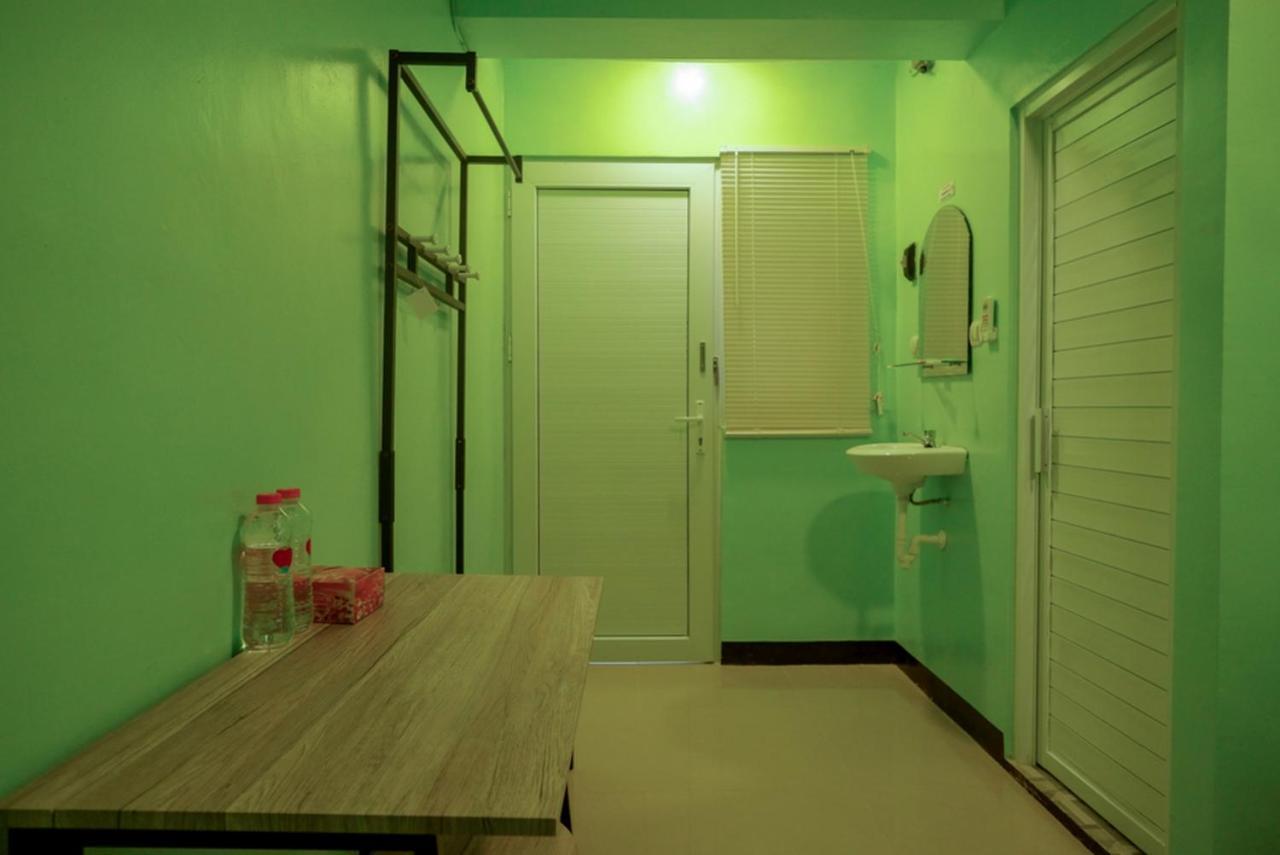 Reddoorz @ Jalan Gatot Subroto Semarang Hotel Exterior foto