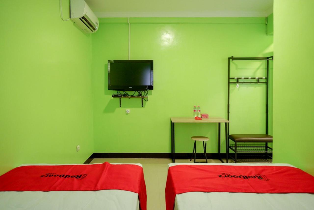 Reddoorz @ Jalan Gatot Subroto Semarang Hotel Exterior foto